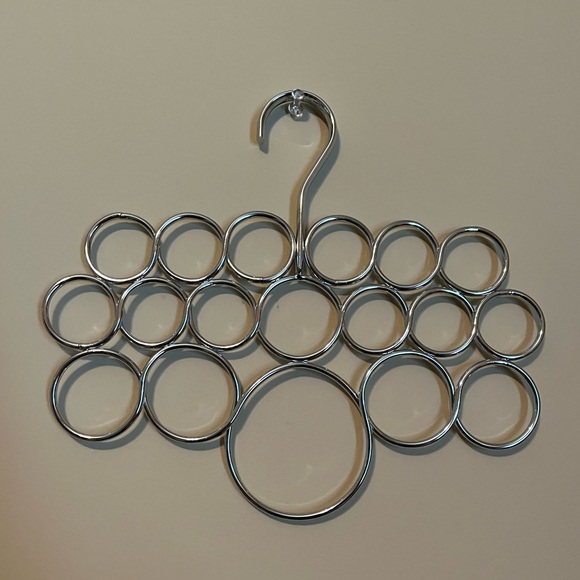 Set of 7 Scarfs and a Scarf Hanger - Picture 4 of 9